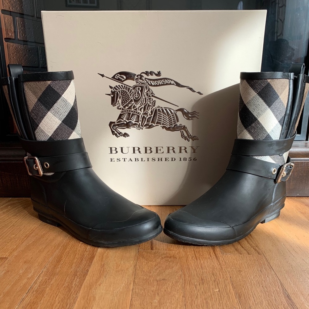 Burberry Holloway Rubber Rain Boots (short)